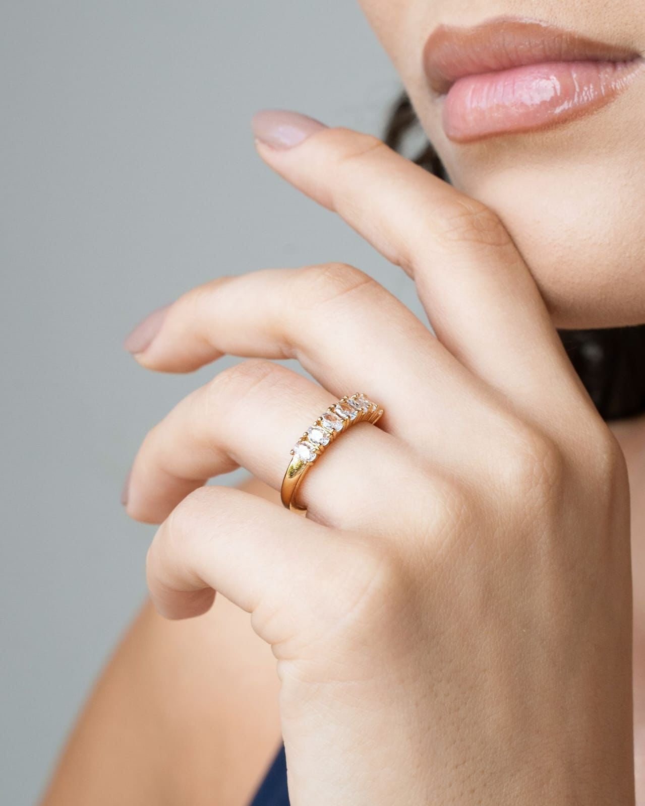 Anel Cravejado Oval Cristal Tamanho 15 Banhado a Ouro 18K
