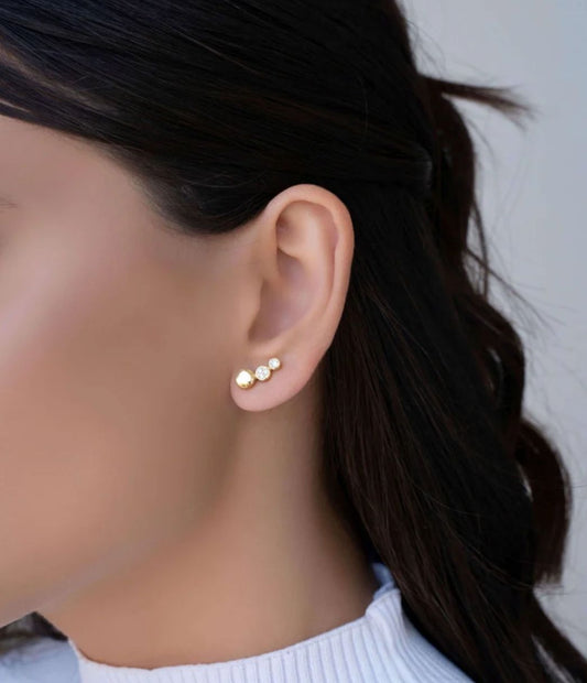 Ear Cuff Redondo Cravejado Cristal Banhado a Ouro 18K